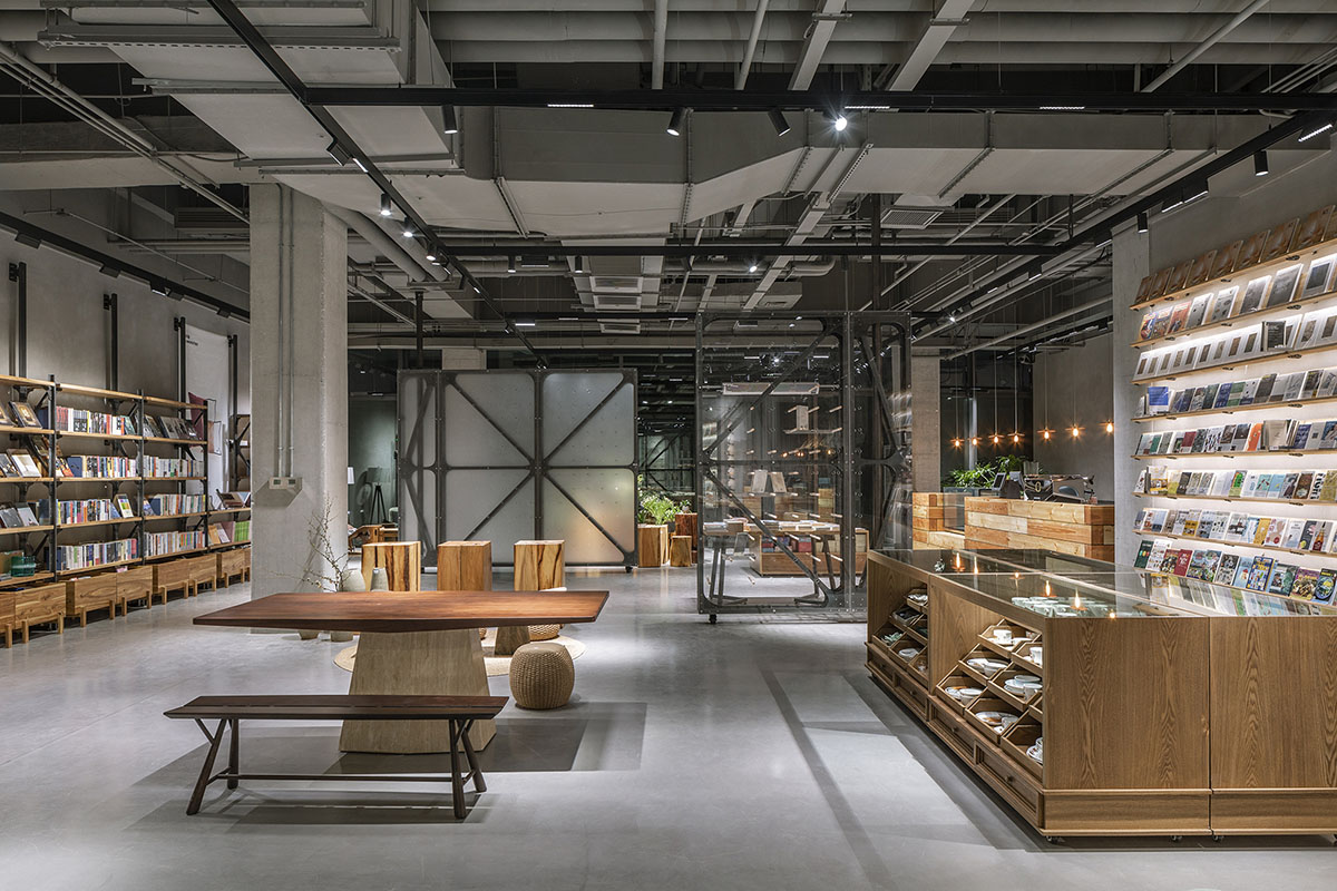 LUO Studio completes Mumokuteki Concept Bookstore in Beijing