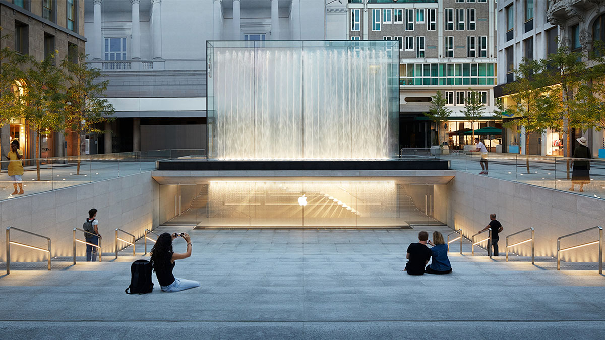 Foster+Partners adds dramatic glass fountain to its new Apple Store in Milan