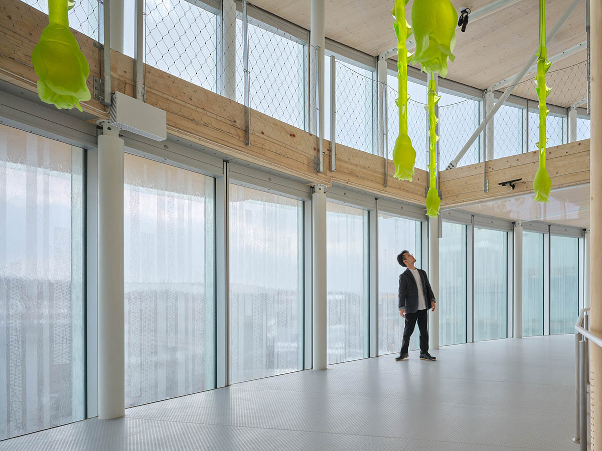 Rotating glass and wooden volumes reflect energy and continuous development at the Czech Pavilion 