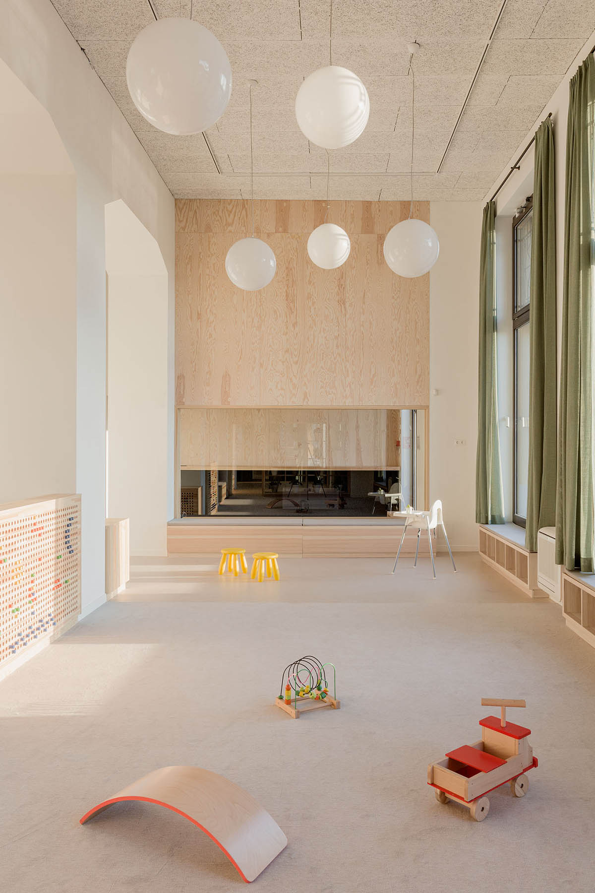Archikon Architects revives community center with powder-colored and light elements in Budapest