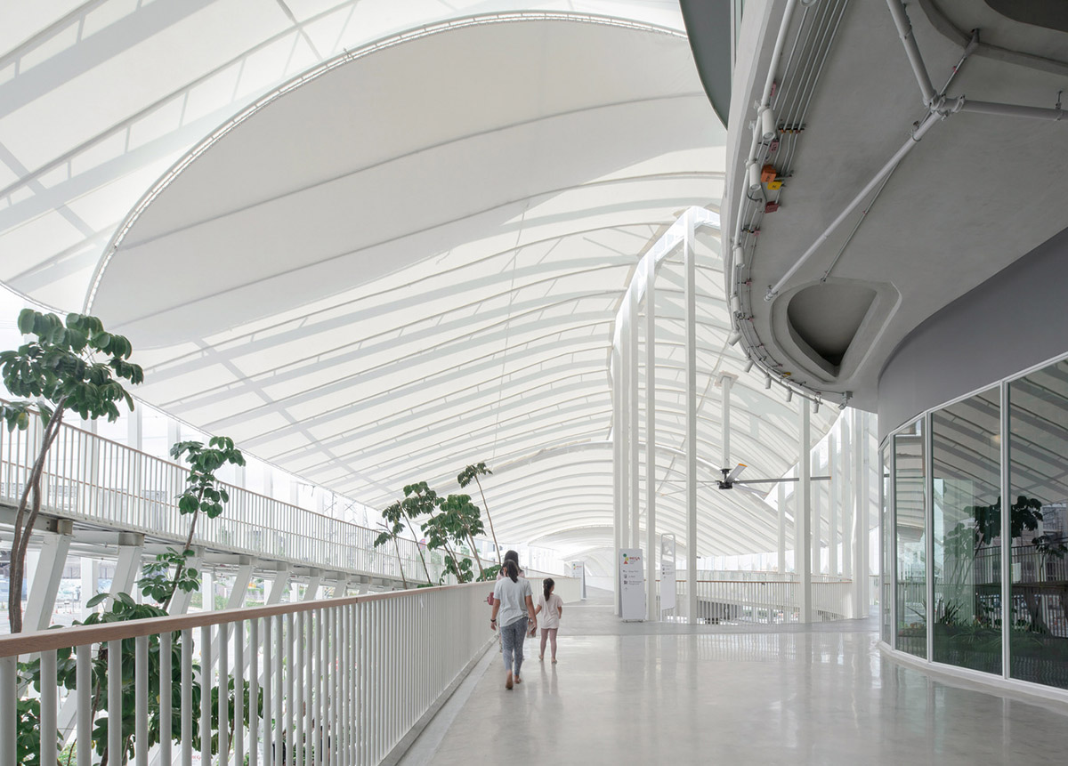 Architectkidd designs white scaffold made of slender columns for retail center in Bangkok