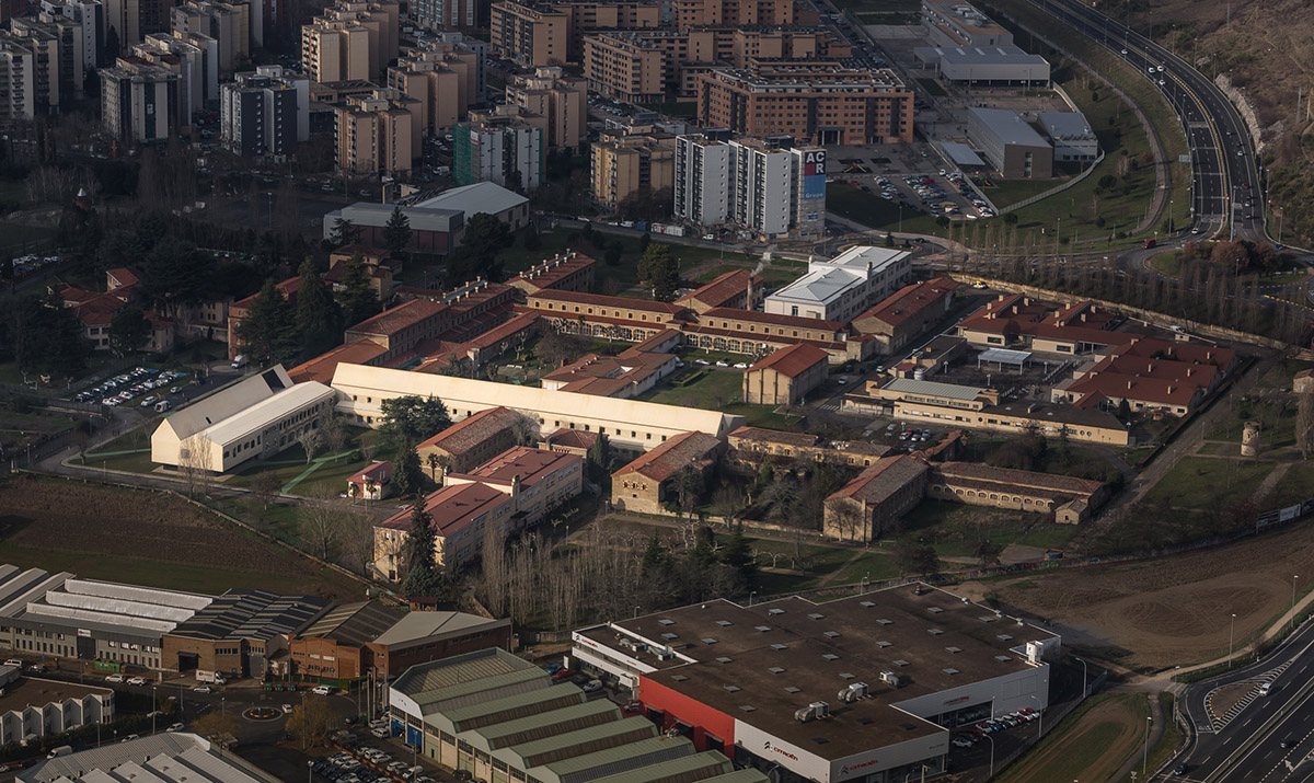 Vaillo+Irigaray Architects' pavilion-like Psychiatric Center is dissolved within historic buildings