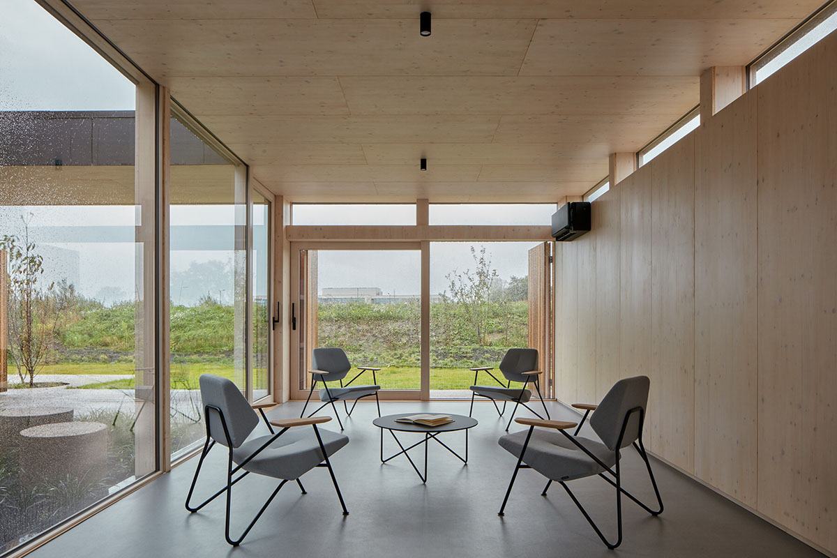 ARCHEKTA and Ark-shelter built healthcare center evoking