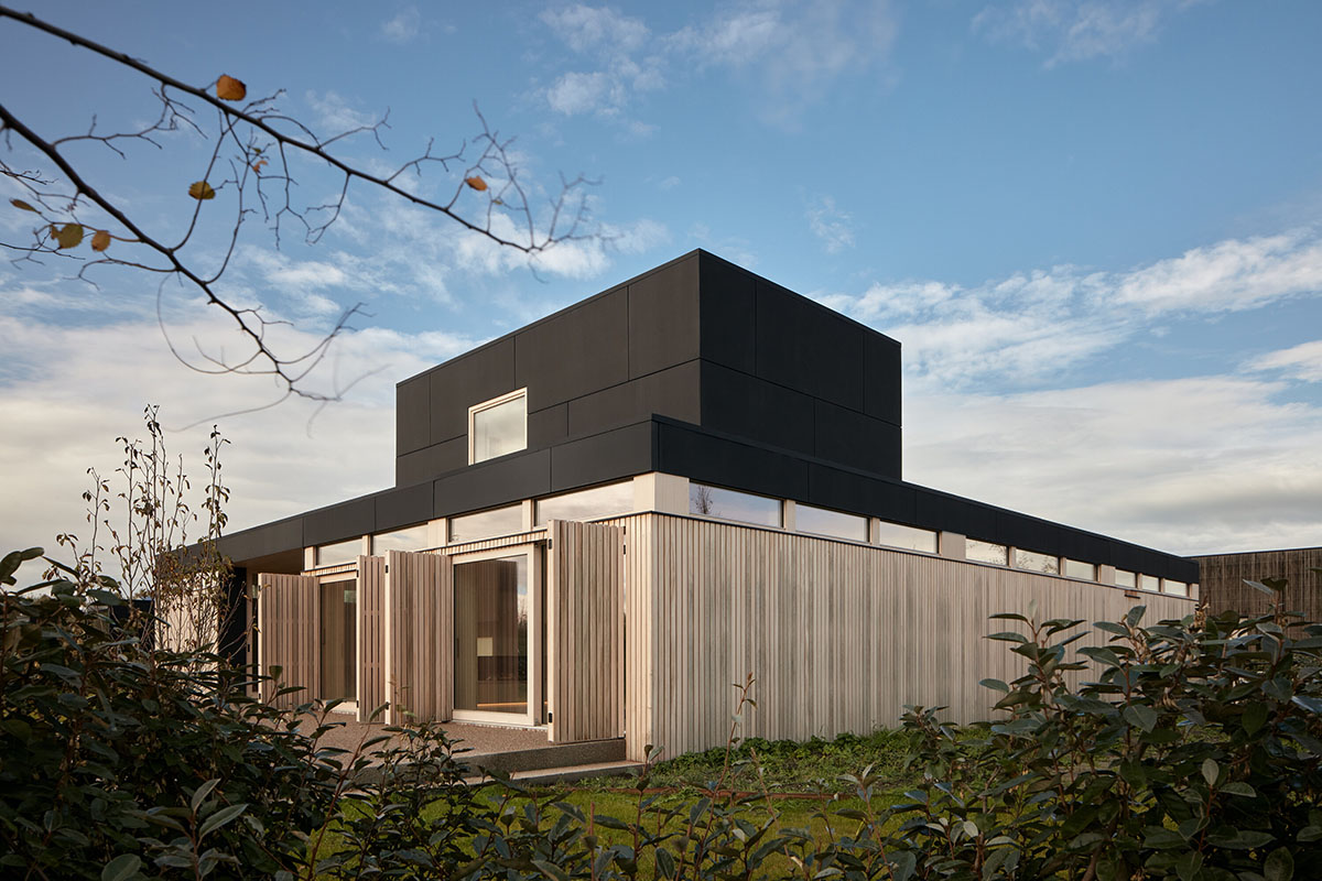 ARCHEKTA and Ark-shelter built healthcare center evoking