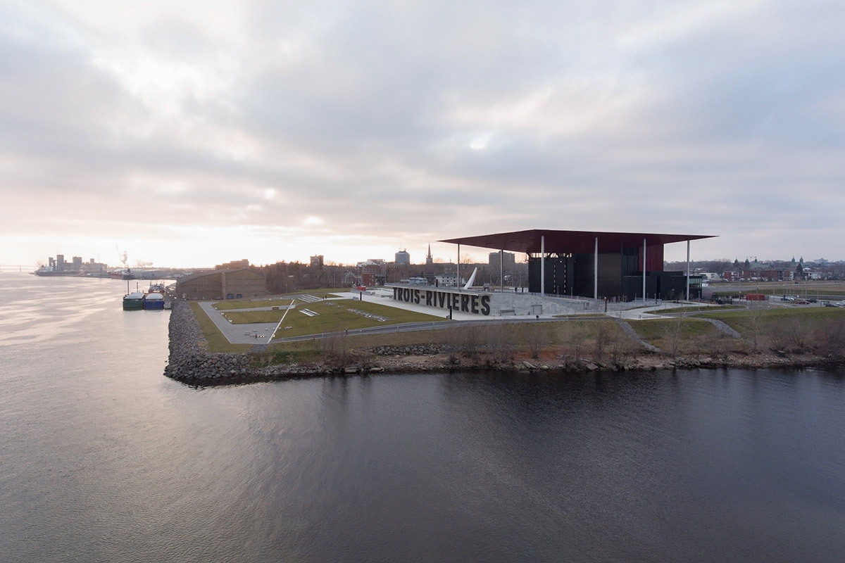 Paul Laurendeau completes outdoor summer amphitheater in Quebec with bold red floating roof