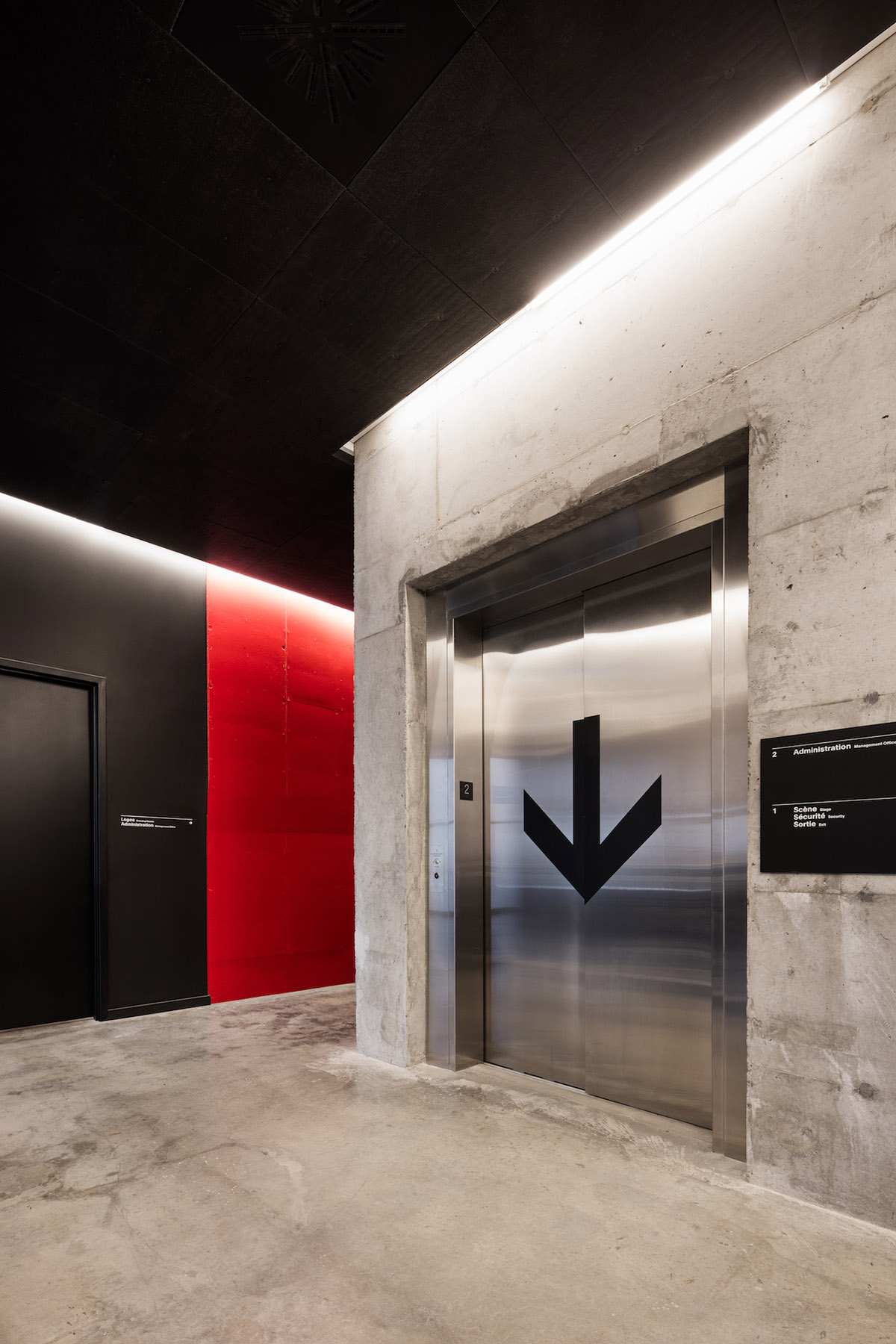 Paul Laurendeau completes outdoor summer amphitheater in Quebec with bold red floating roof