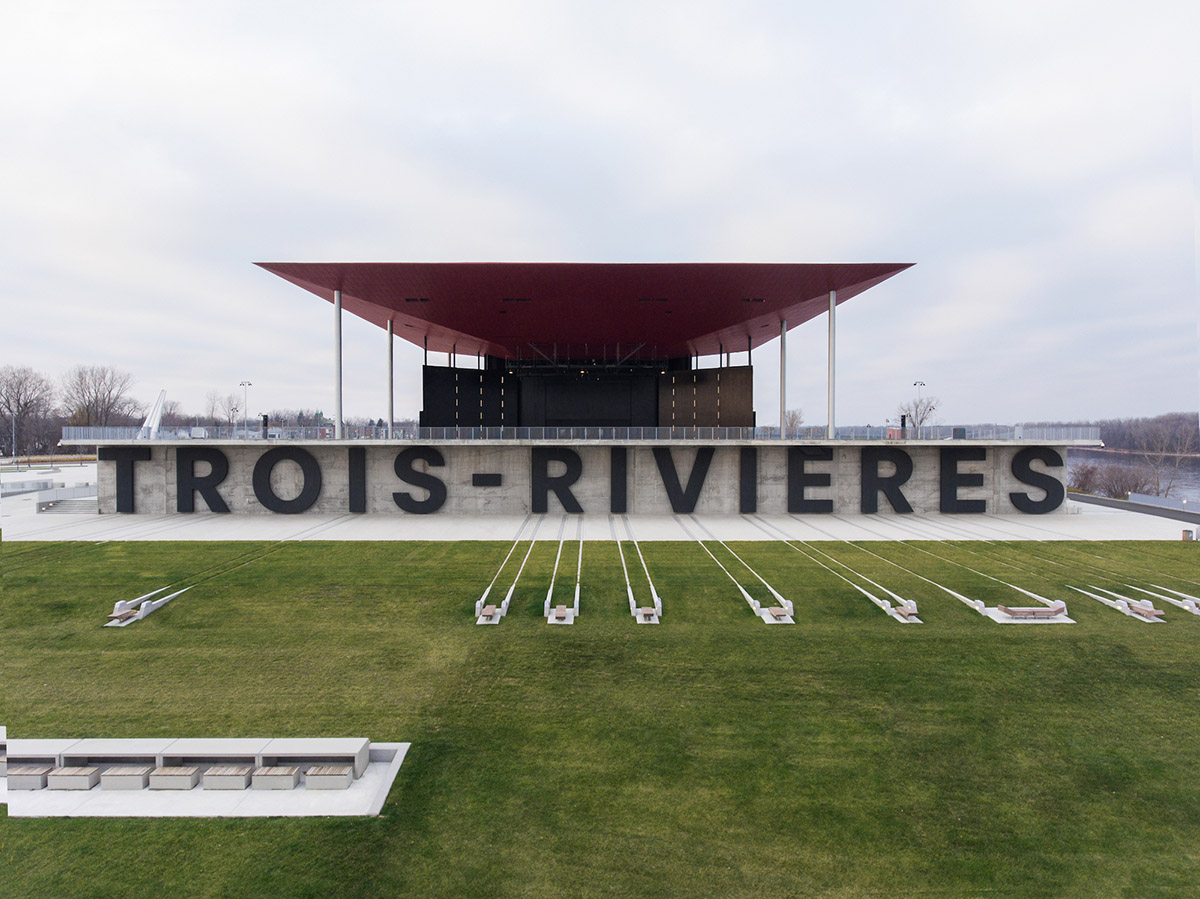 Paul Laurendeau completes outdoor summer amphitheater in Quebec with bold red floating roof