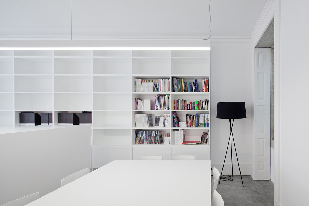 Paulo Santa Cruz completes Atelier Z, a small functional workspace in Porto