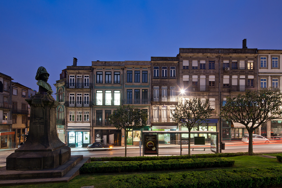 Paulo Santa Cruz completes Atelier Z, a small functional workspace in Porto