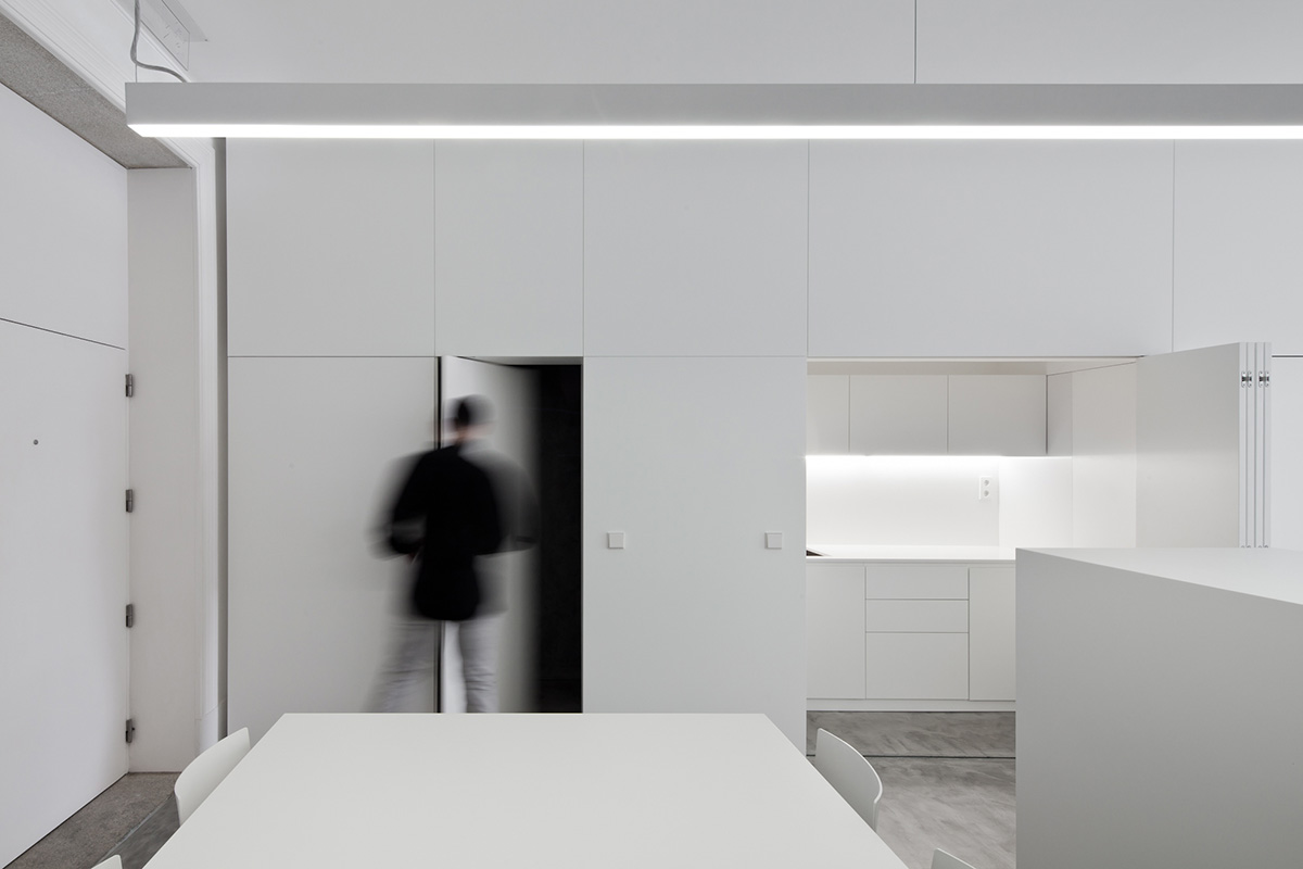 Paulo Santa Cruz completes Atelier Z, a small functional workspace in Porto