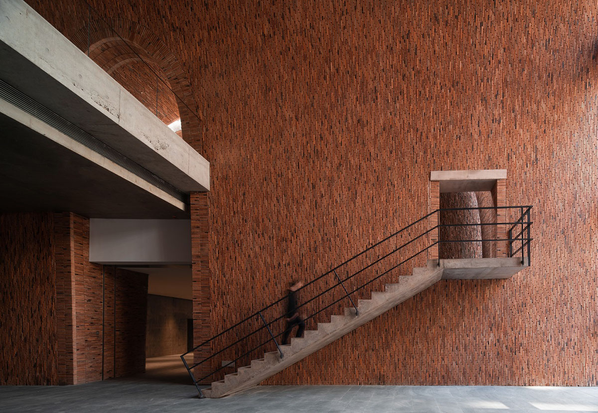 Studio Zhu-Pei designs giant vaults from recycled old kiln bricks to form Jingdezhen Kiln Museum