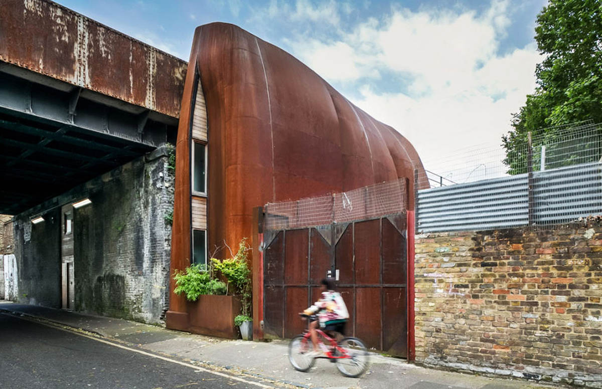 Undercurrent Architects' Live-Workspace Building Dominates City With Industrial Steel Exterior