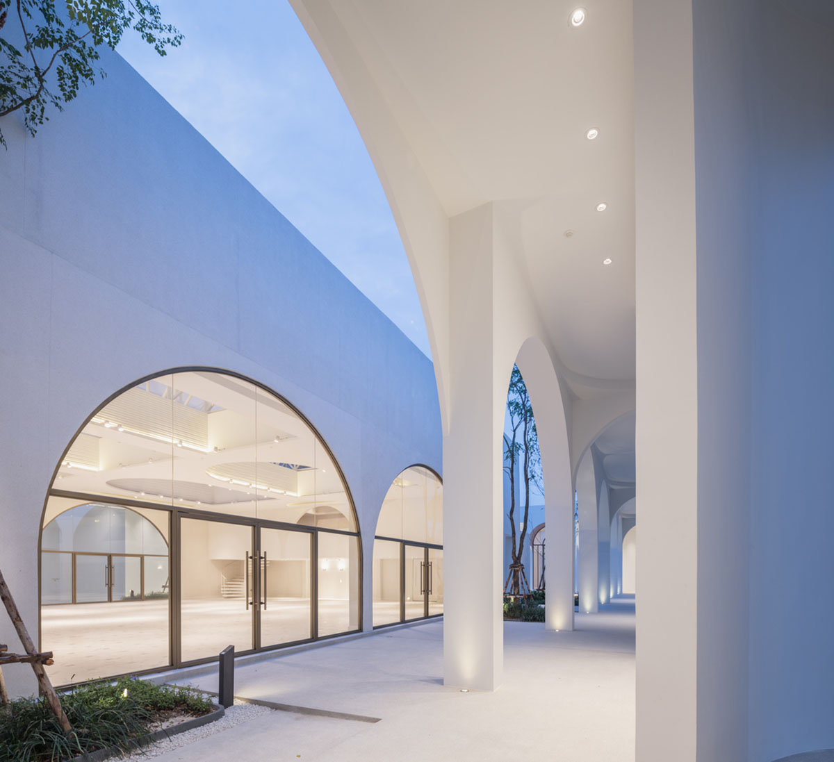 PHTAA creates flexible wedding venue with half-arch modular elements and white curved walls