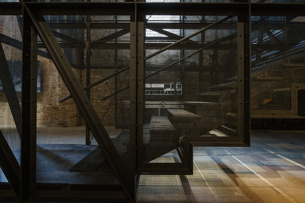 Vector Architects reinterpret Seashore Library with a black-coloured condenser at Venice Biennale