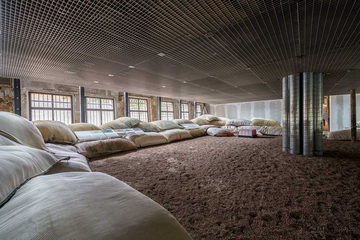 Bahrain Pavilion: Innovations in Passive Cooling and Shading at the Venice Architecture Biennale