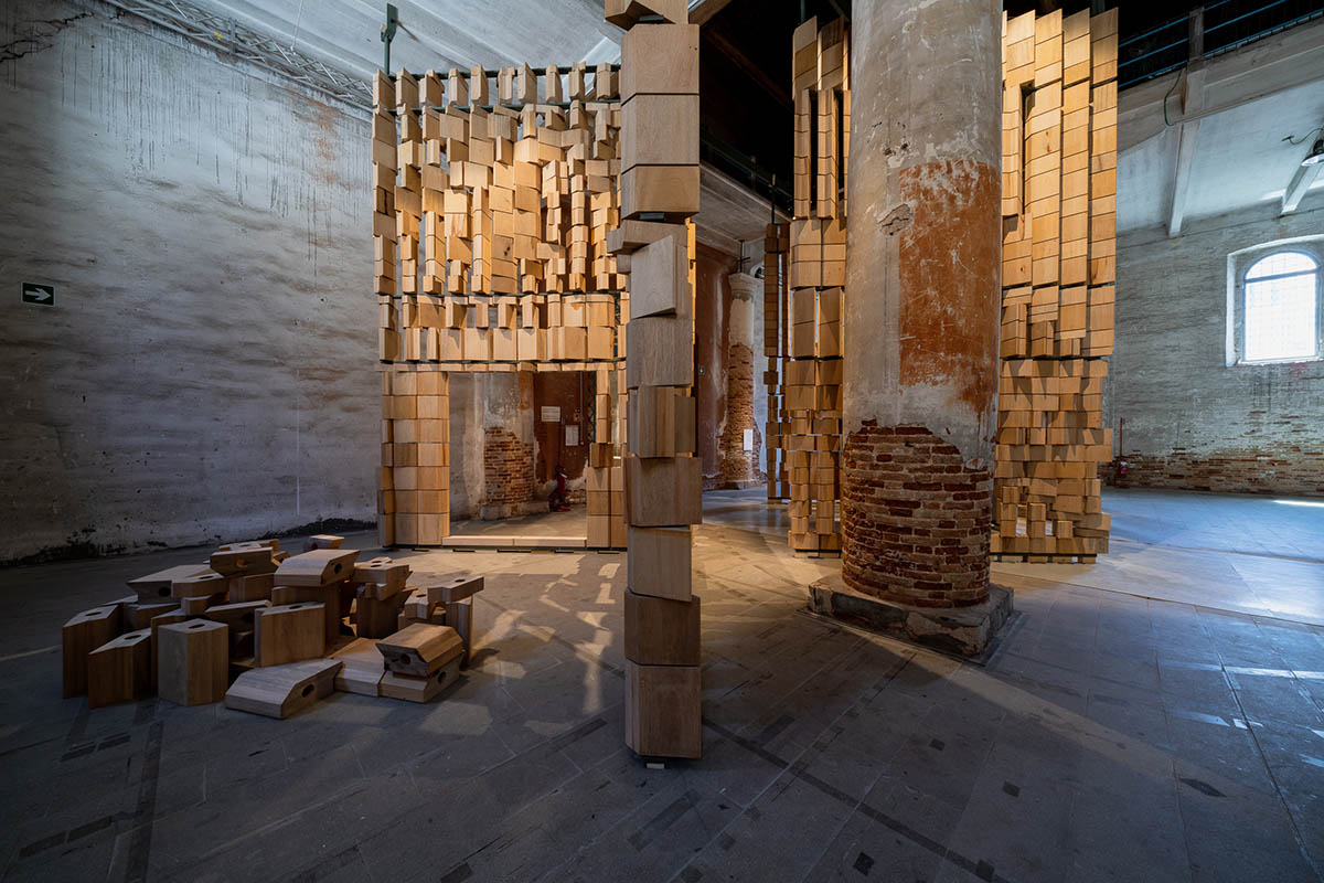 Intervowen explores interactions and transitions between households and environments in Venice