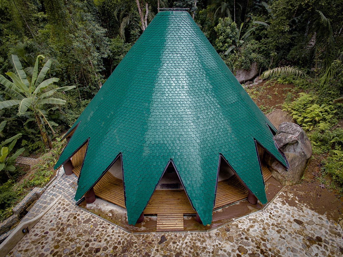 Birds' wings inform bamboo temple nestled in the Brazilian forest