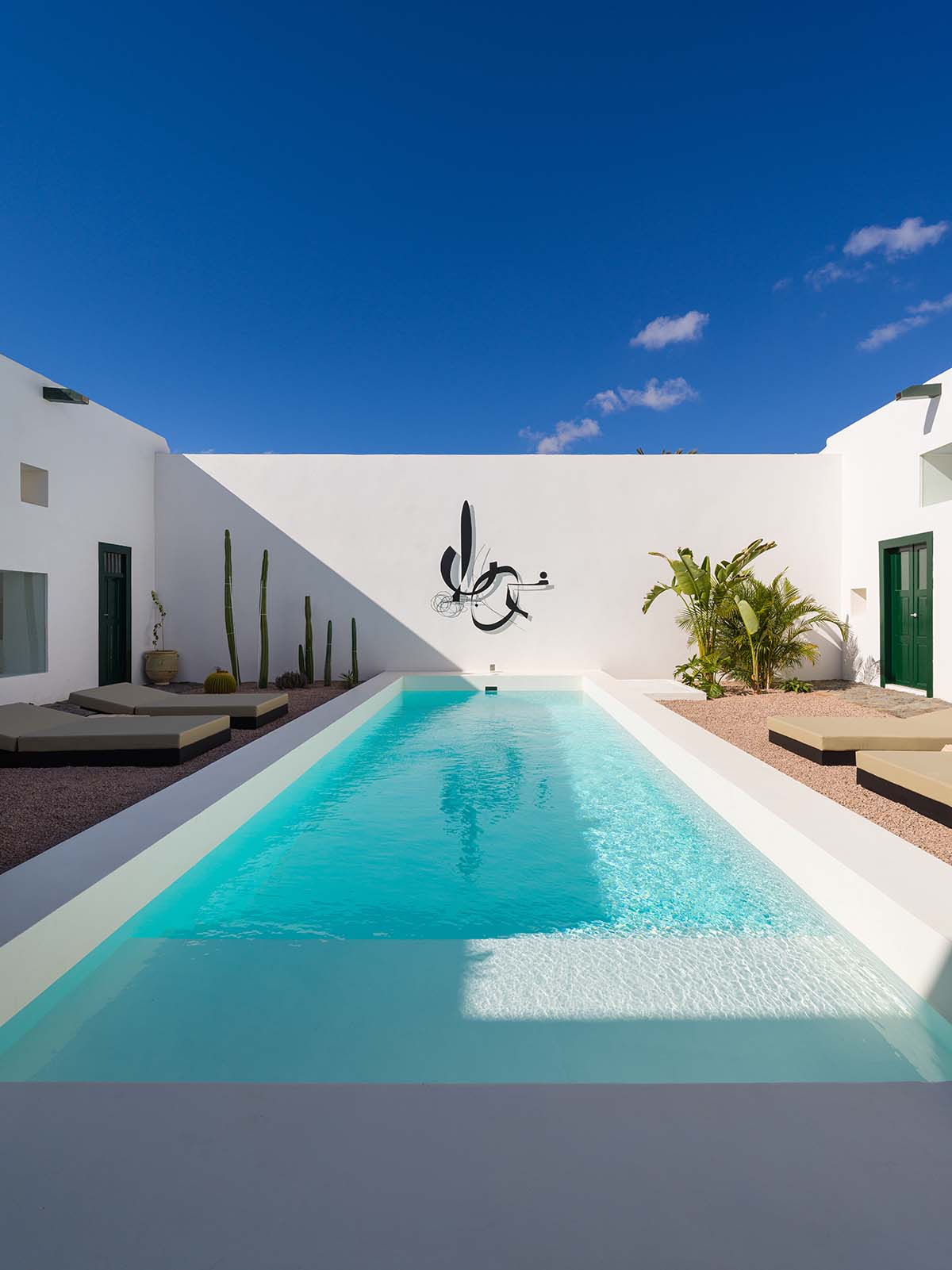 Néstor Pérez Batista converts 19th-century house into rental units on Canary Islands