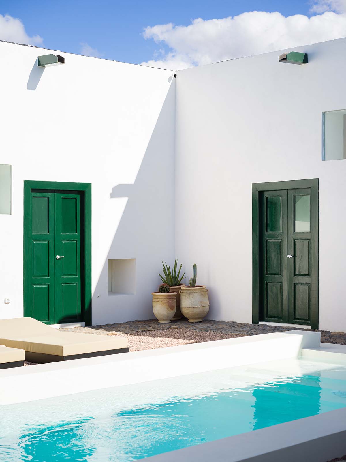 Néstor Pérez Batista converts 19th-century house into rental units on Canary Islands