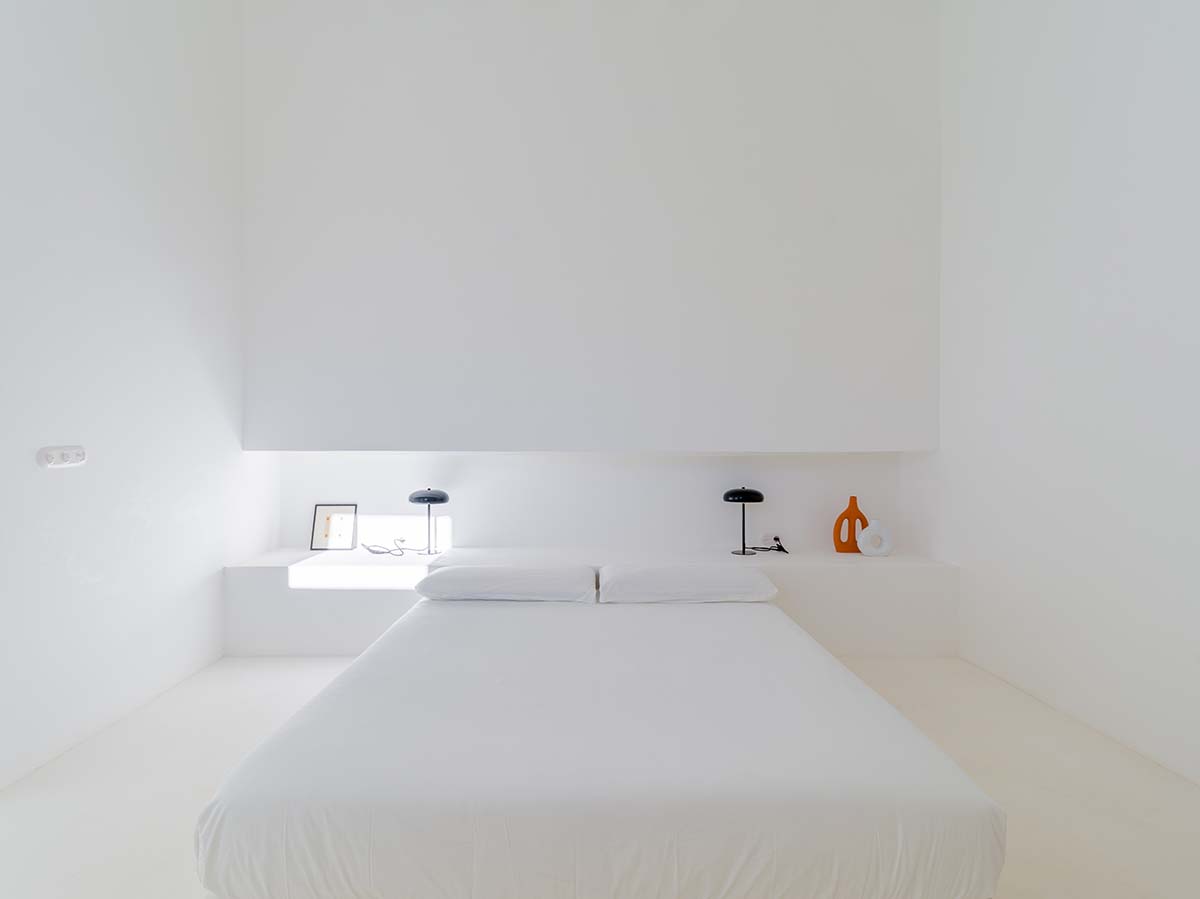 Néstor Pérez Batista converts 19th-century house into rental units on Canary Islands