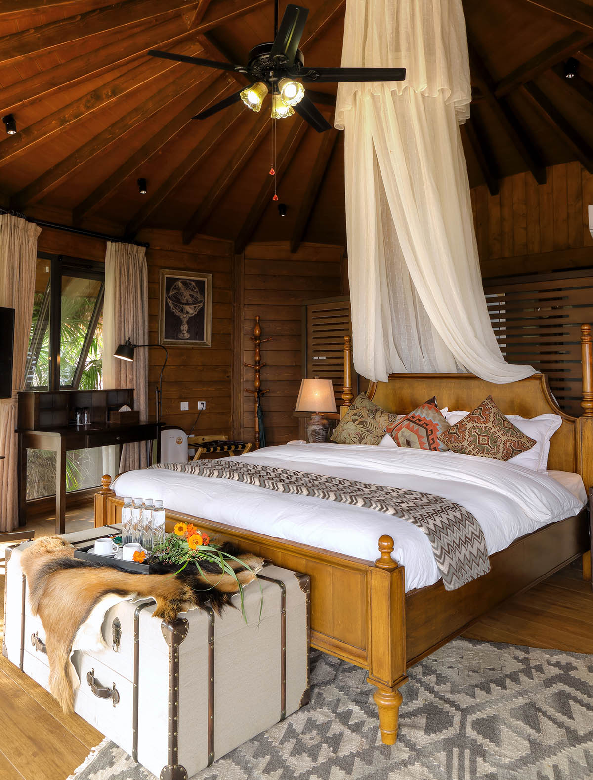 Fan Life built new residential cabins shaped through the original terrain of Hubei Province