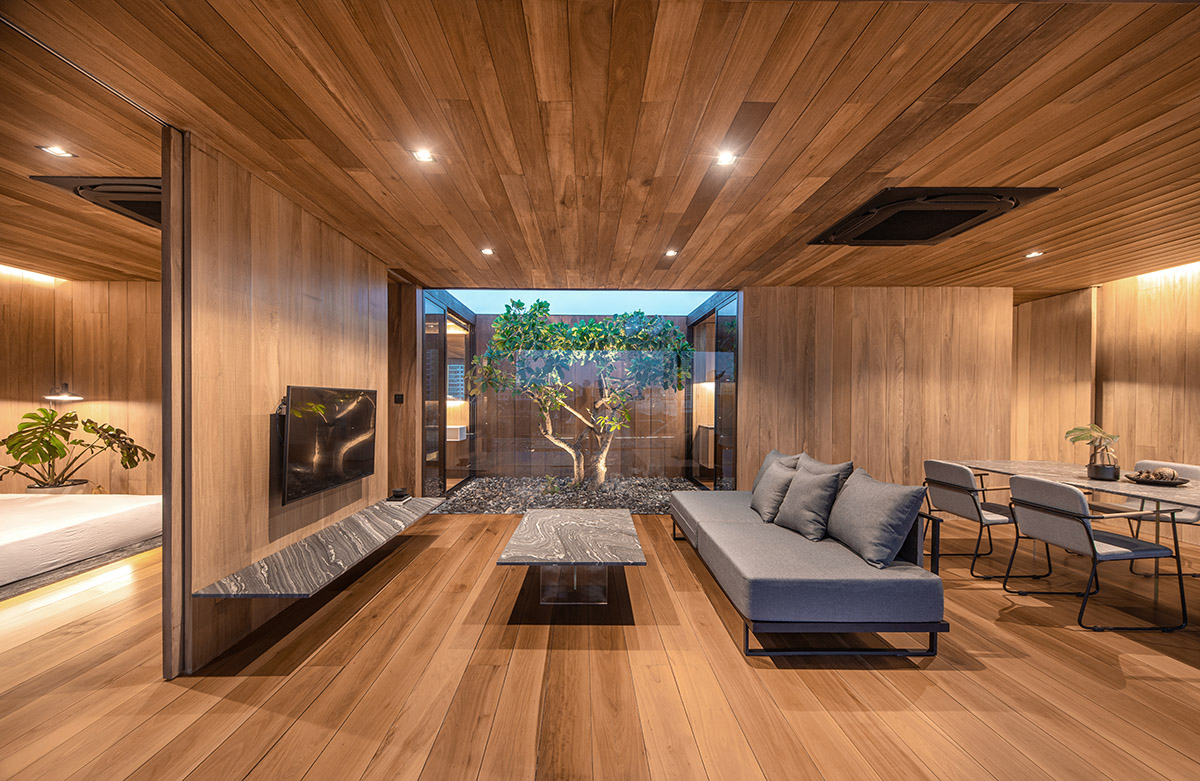 WARchitect built a borderless wooden residence on rooftop in Bangkok