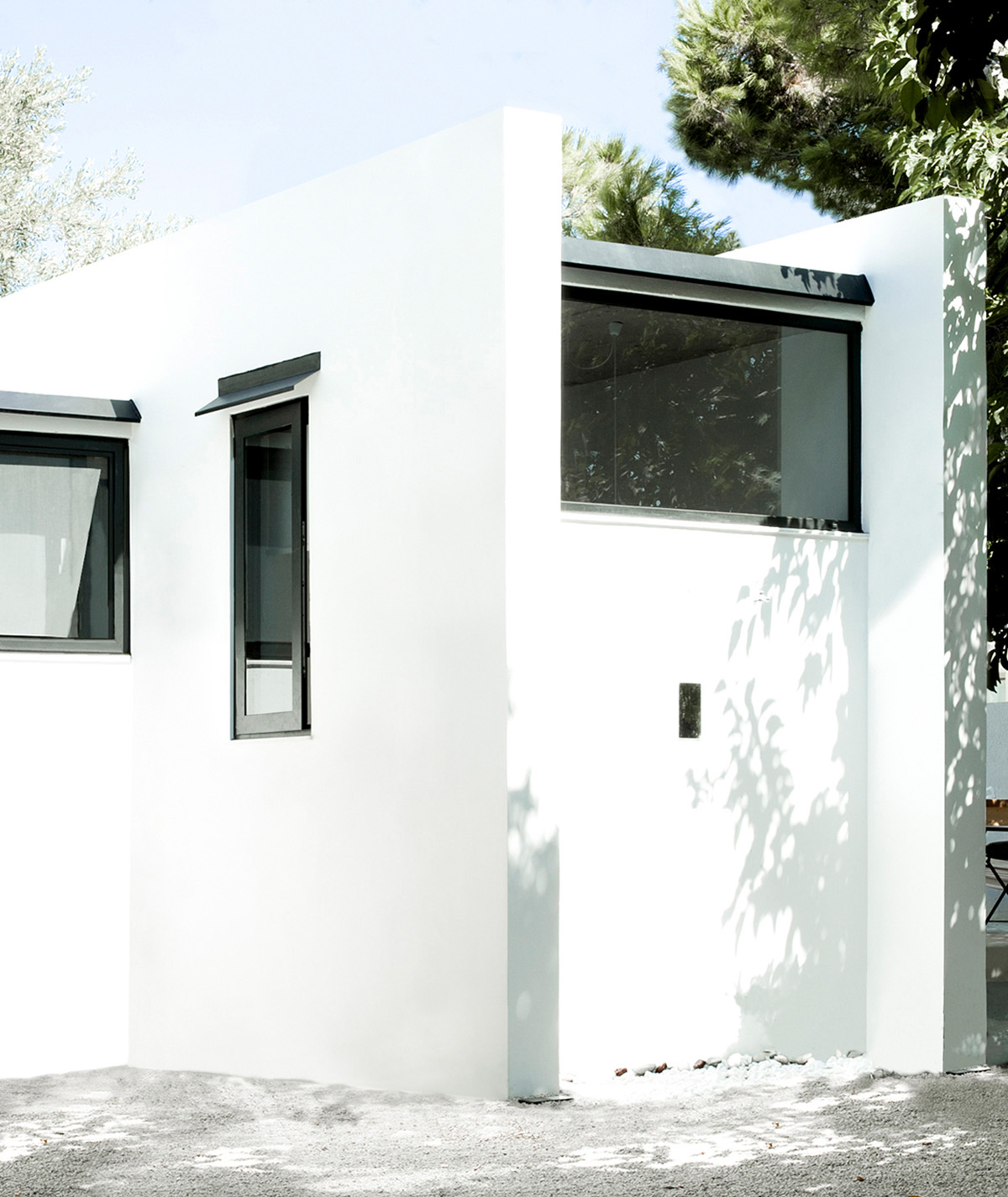 Mandalaki Studio completes minimalist prefabricated holiday house in Greece