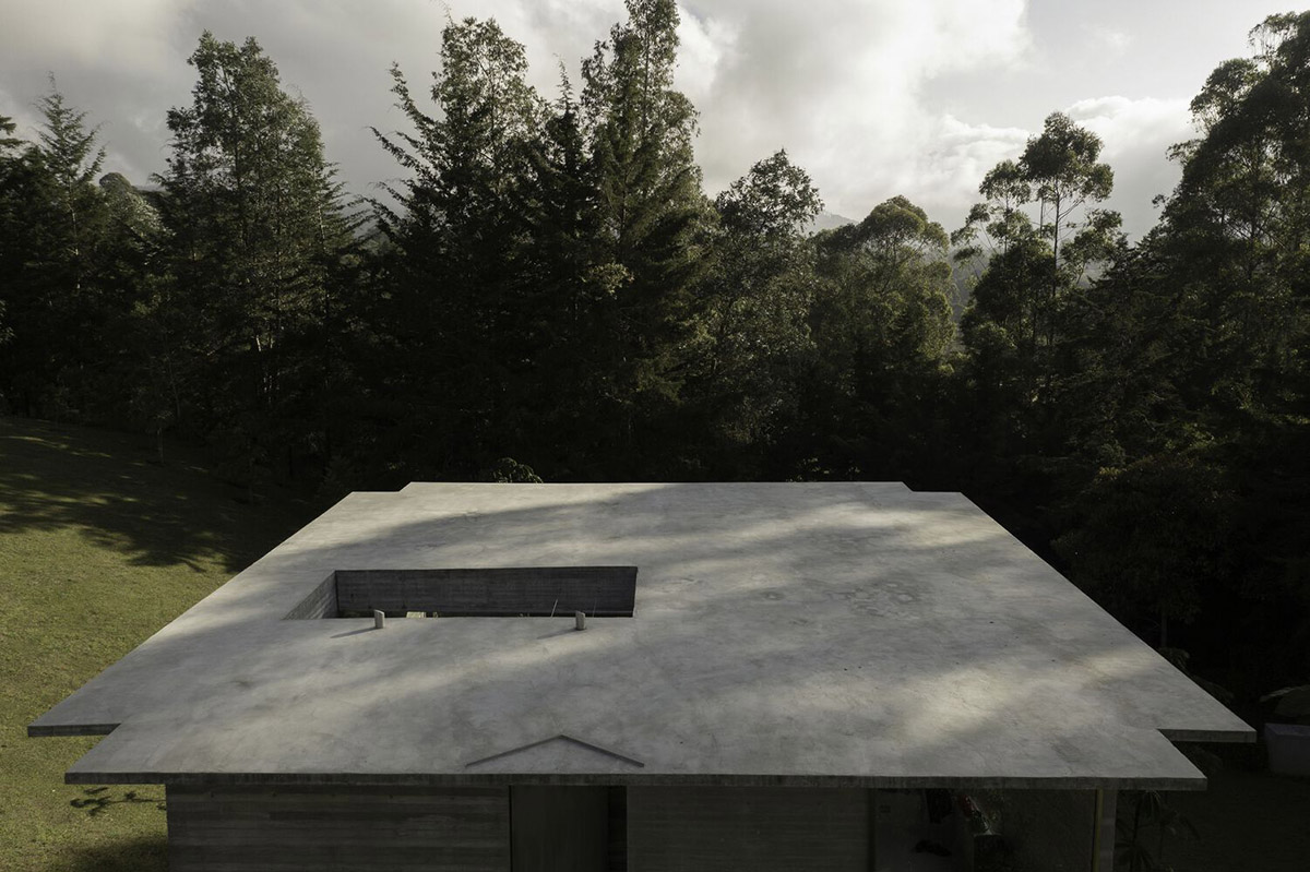 Ballen House in Colombia explores possibilities of living in larger spaces in a lush hilly terrain
