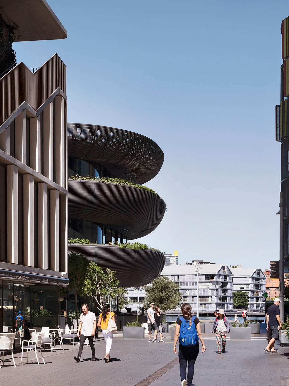 Collins and Turner built a reverse plate-shaped restaurant in Australia to create free movement