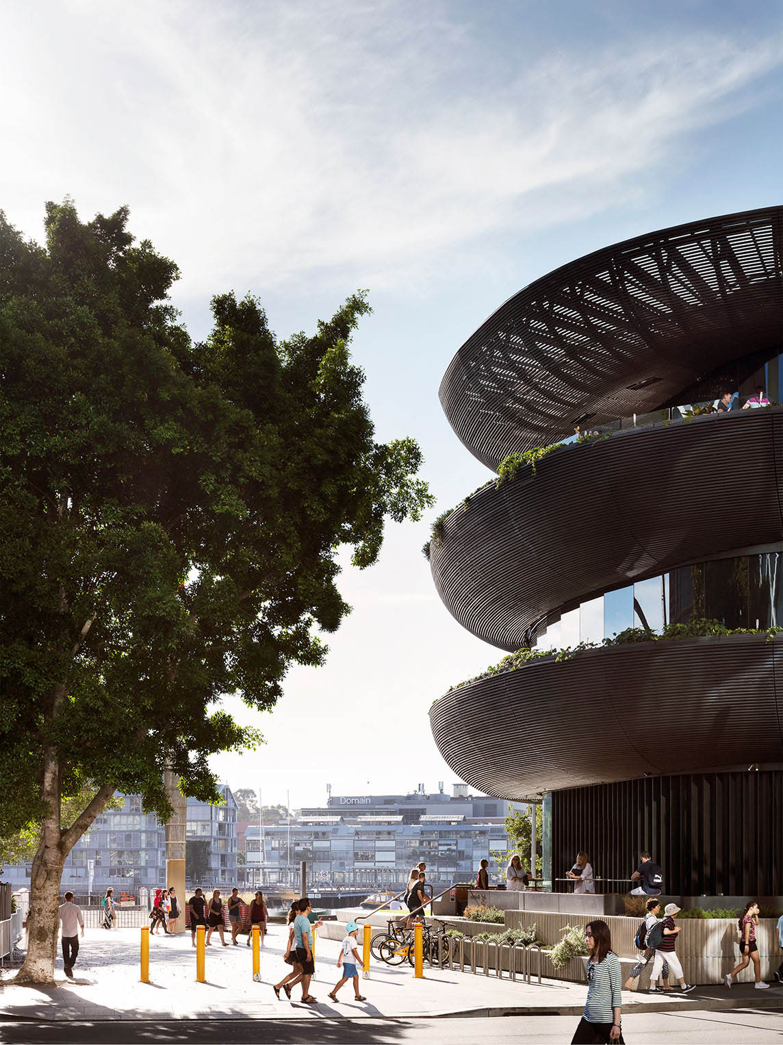 Collins and Turner built a reverse plate-shaped restaurant in Australia to create free movement
