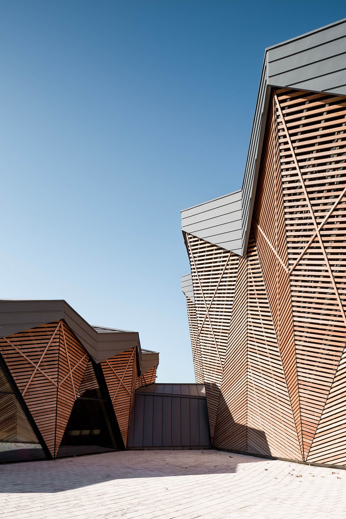 K ARCHITECTURES completes auditorium and open-air amphitheater evoking circus architecture in France 