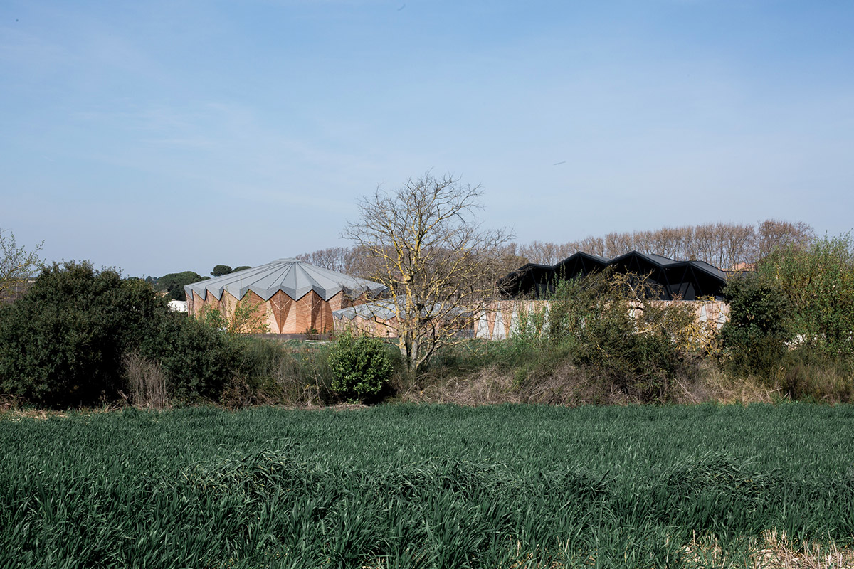 K ARCHITECTURES completes auditorium and open-air amphitheater evoking circus architecture in France 