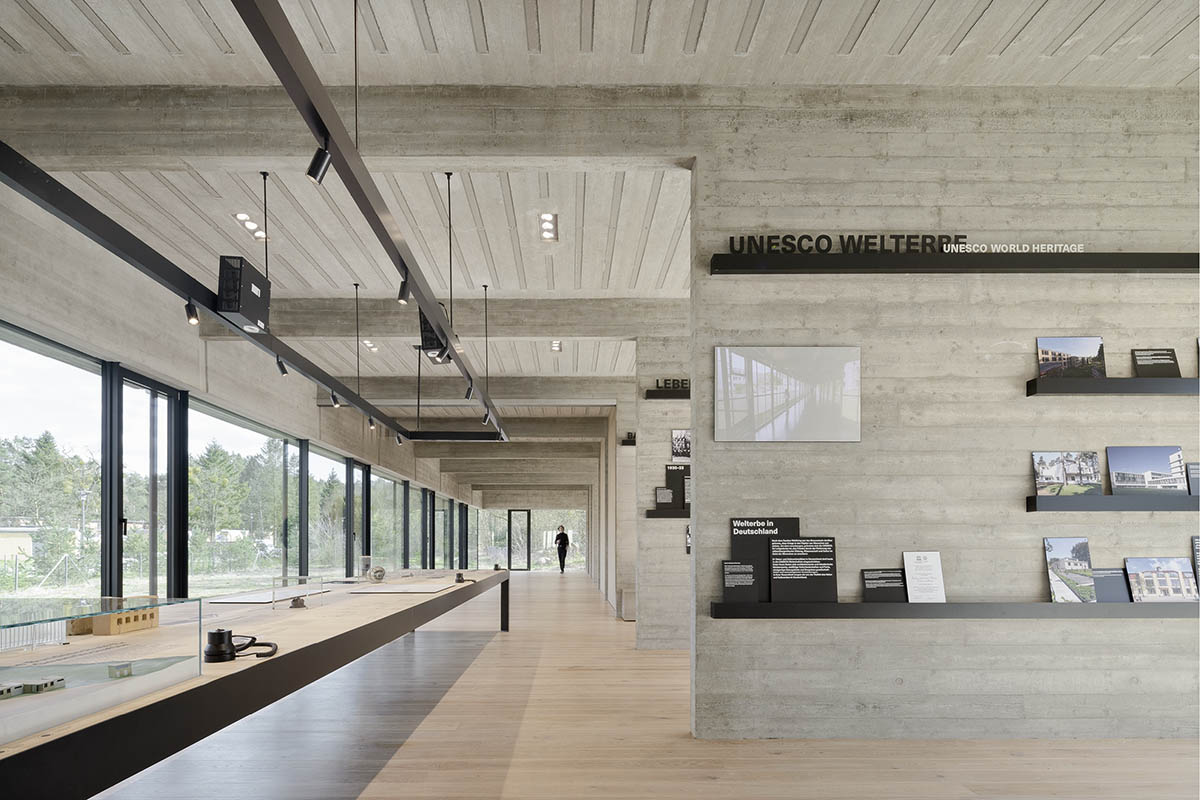 Steimle Architekten построила центр для посетителей с консольным навесом в Берлине