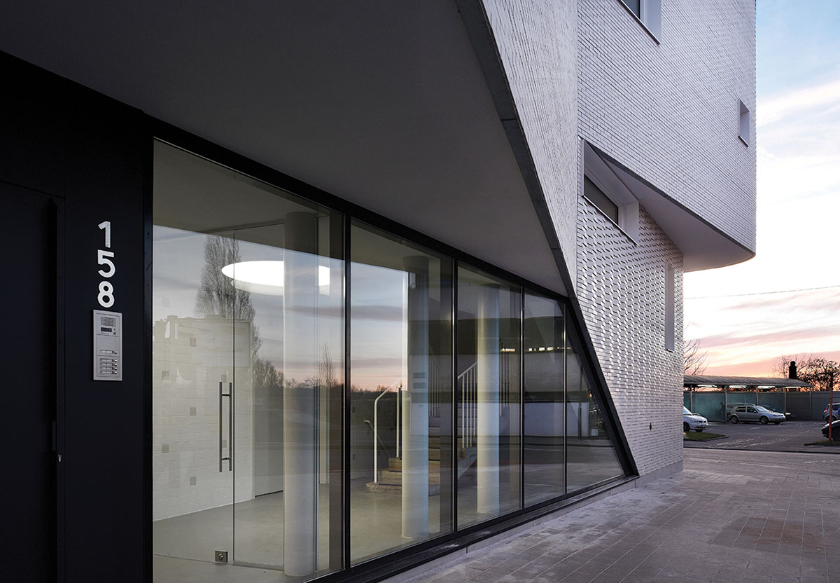 MSA/V+ wins 2017 Emerging Architect Prize with NAVEZ - 5 social units in Belgium