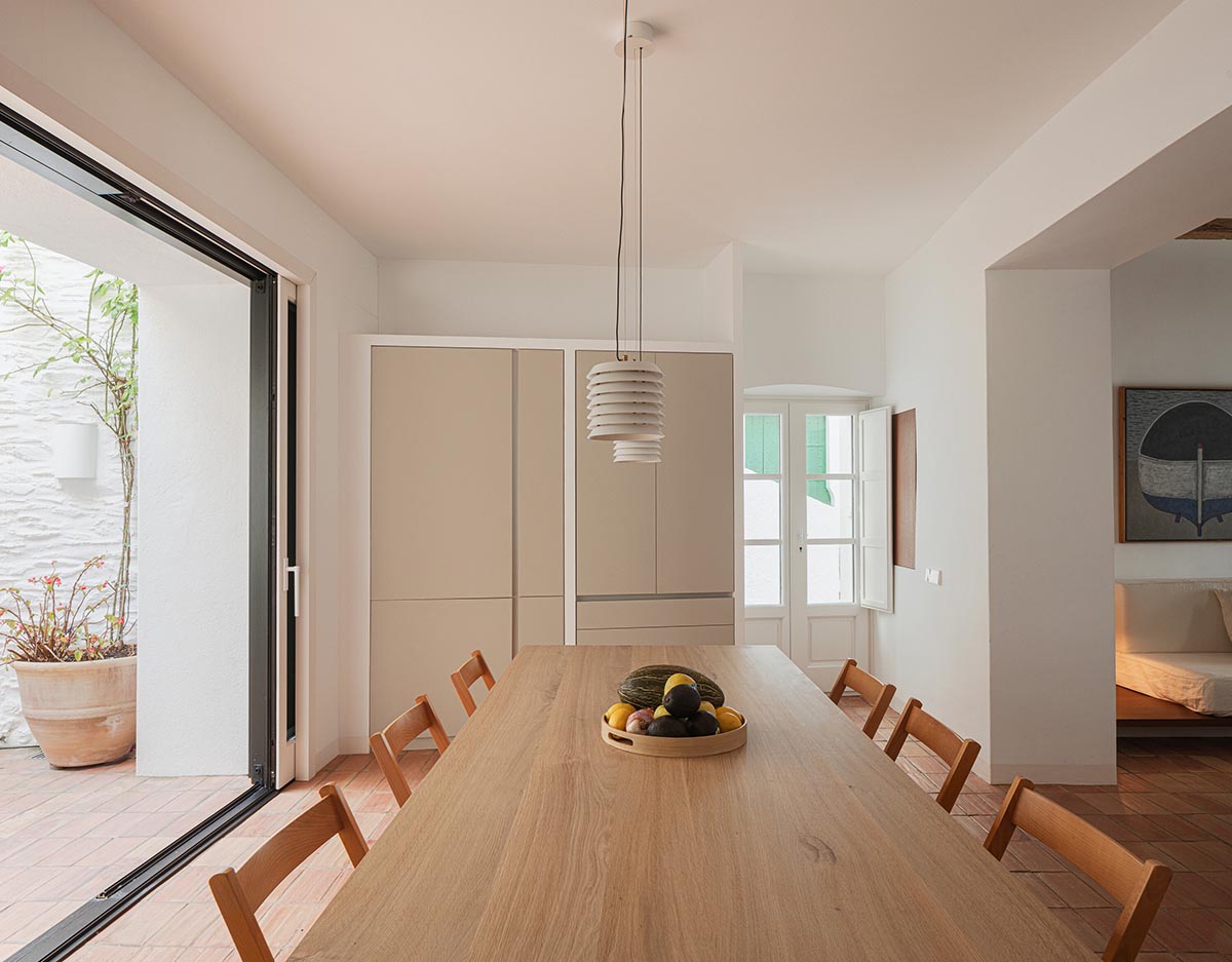 Bea Portabella and Jordi Pagès reimagine residence with a soft fusion of materials in Cadaqués