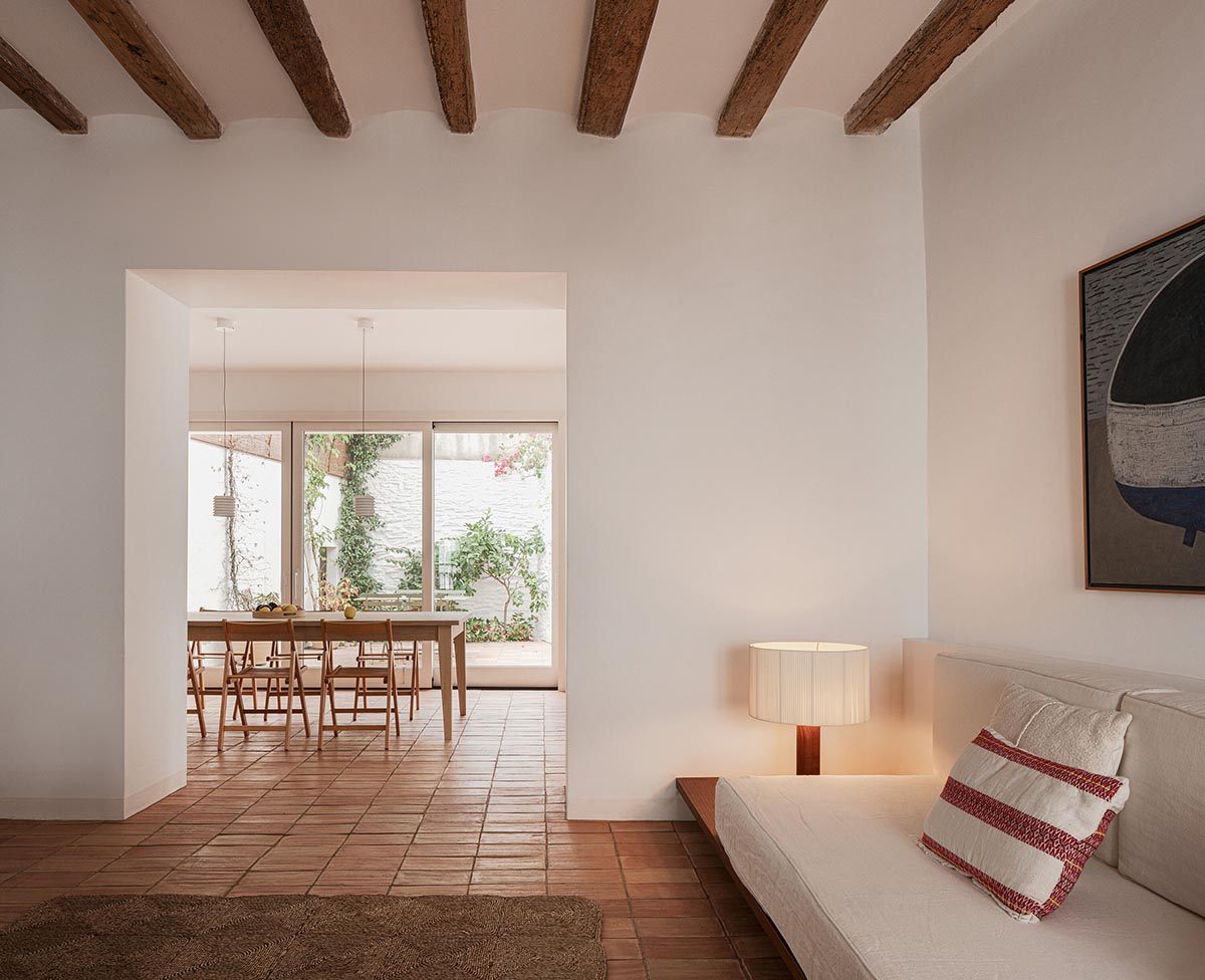 Bea Portabella and Jordi Pagès reimagine residence with a soft fusion of materials in Cadaqués