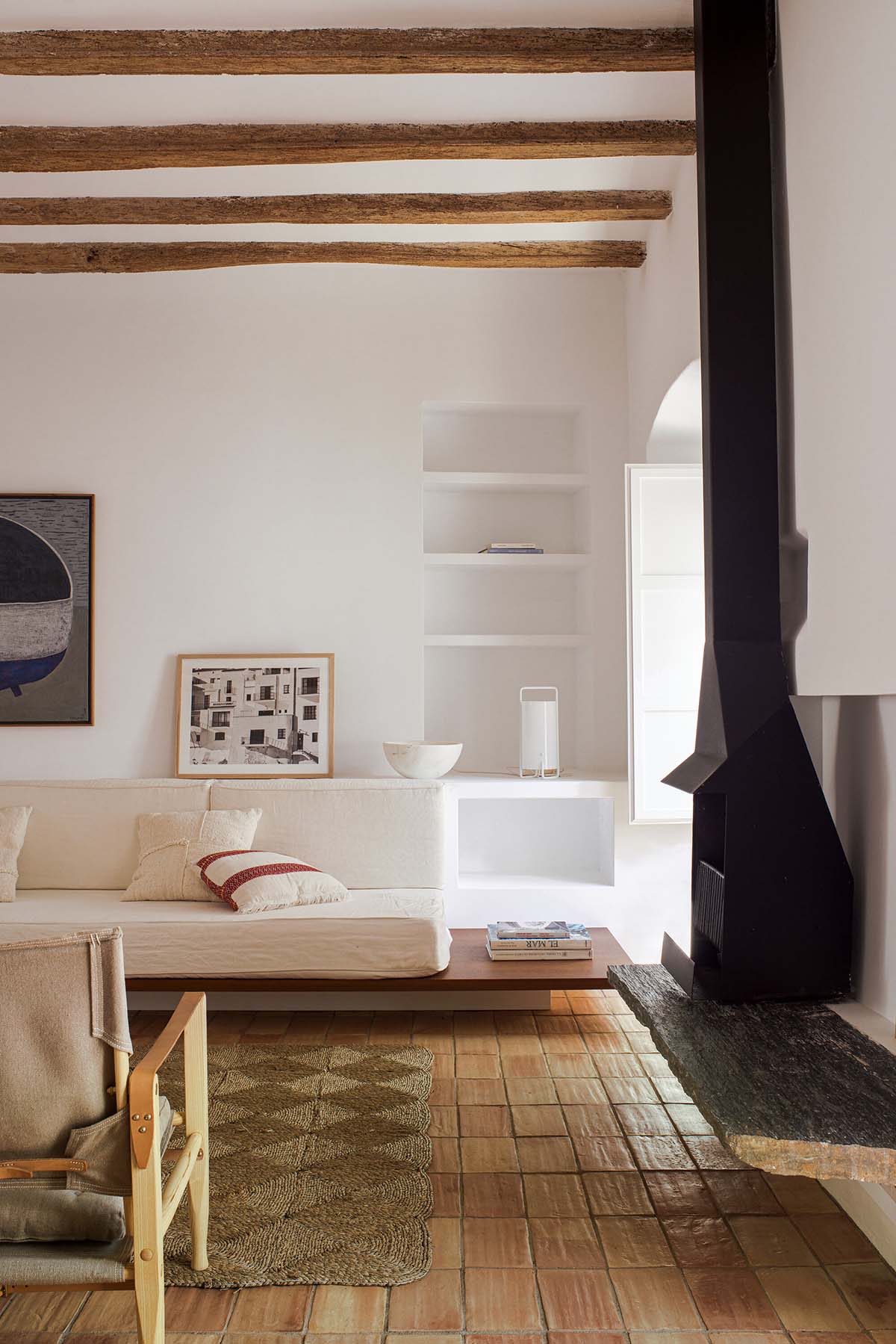 Bea Portabella and Jordi Pagès reimagine residence with a soft fusion of materials in Cadaqués