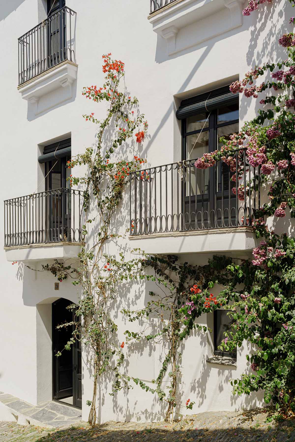 Bea Portabella and Jordi Pagès reimagine residence with a soft fusion of materials in Cadaqués