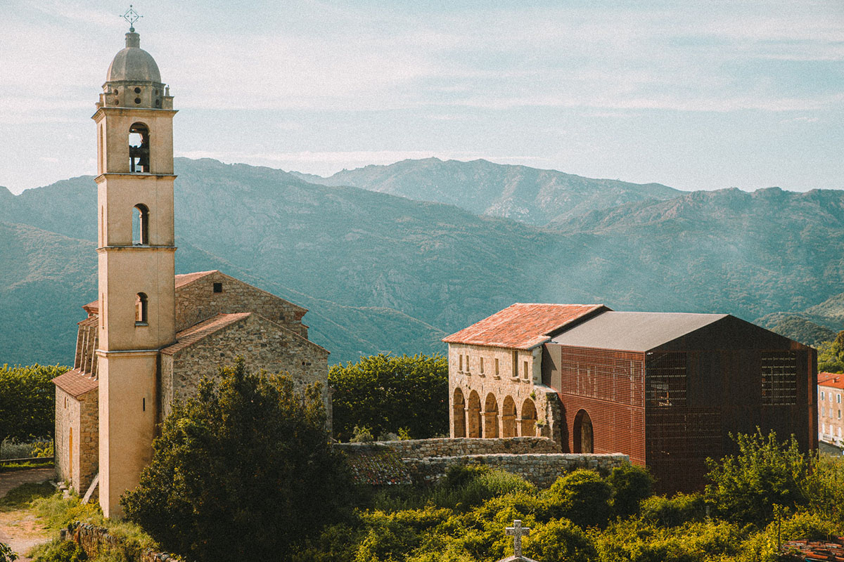 Amelia Tavella Architectes extends historic convent with copper structure in France