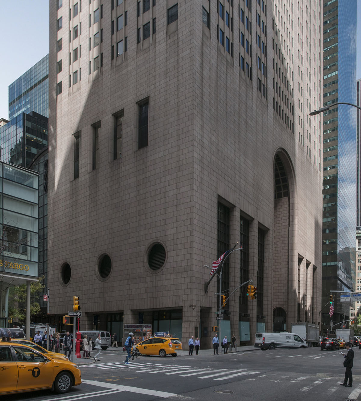 Snøhetta's overhaul halted for AT&T building as the building gets