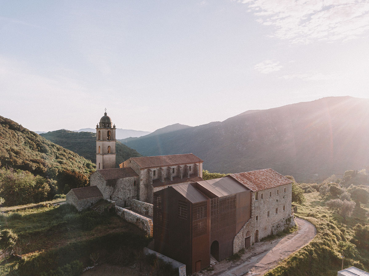 Amelia Tavella Architectes extends historic convent with copper structure in France
