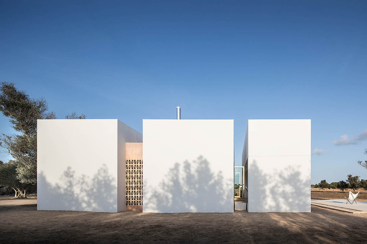 Marià Castelló Architecture designs residence with fragmented volumes on Formentera island