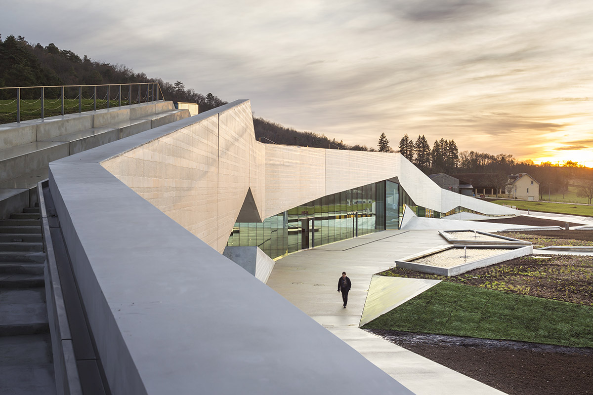 Sn&oslash;hetta&rsquo;s snake-shaped Lascaux IV Caves Museum opened in France