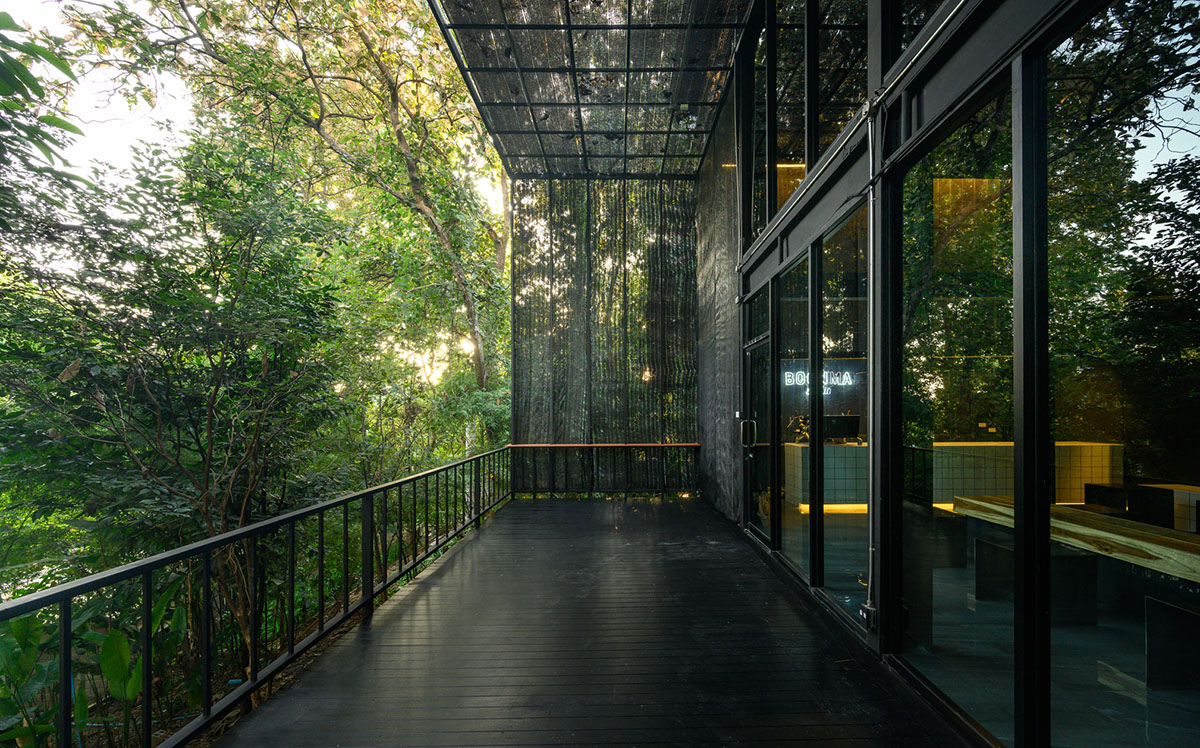 Sher Maker creates cafe from 6-meter opaque curtain wall in a forest in Thailand