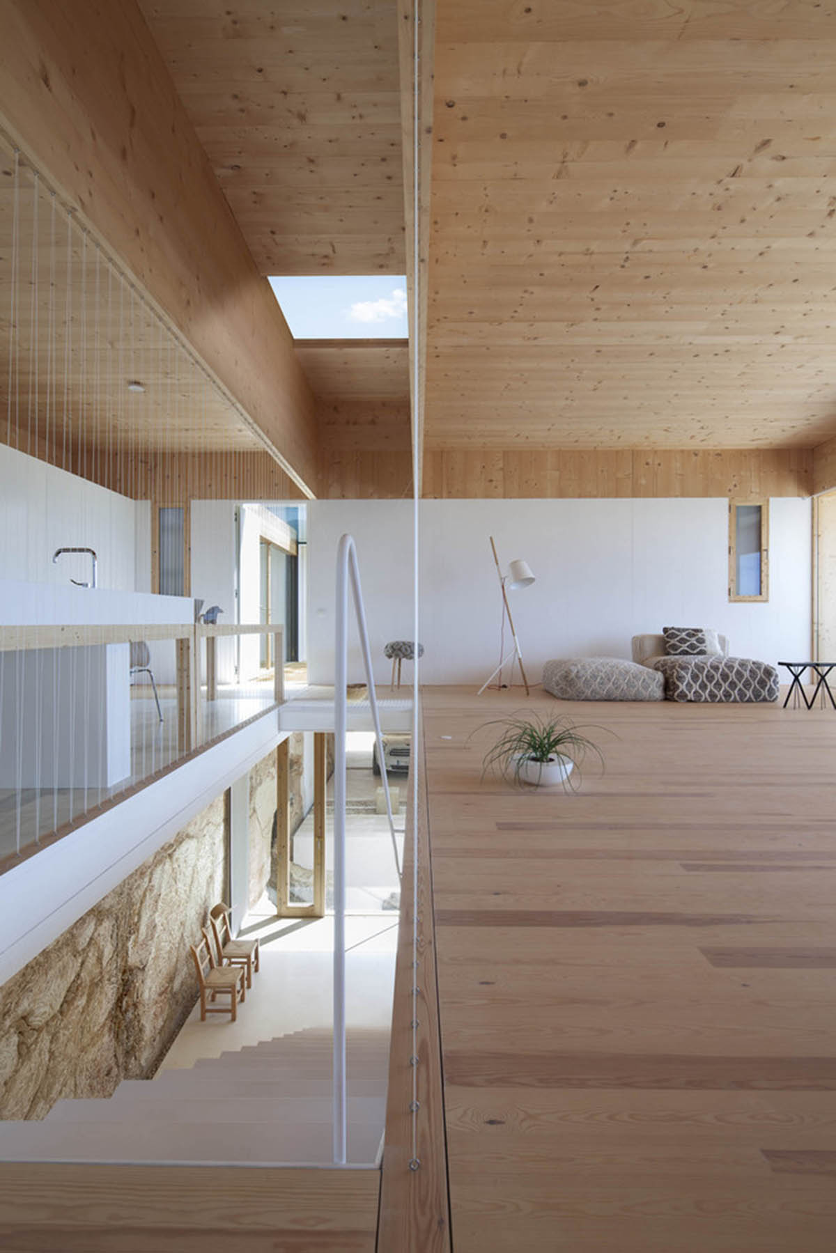 Mari&agrave; Castell&oacute; Architecture combines family program in three monolithic volumes on Formentera island