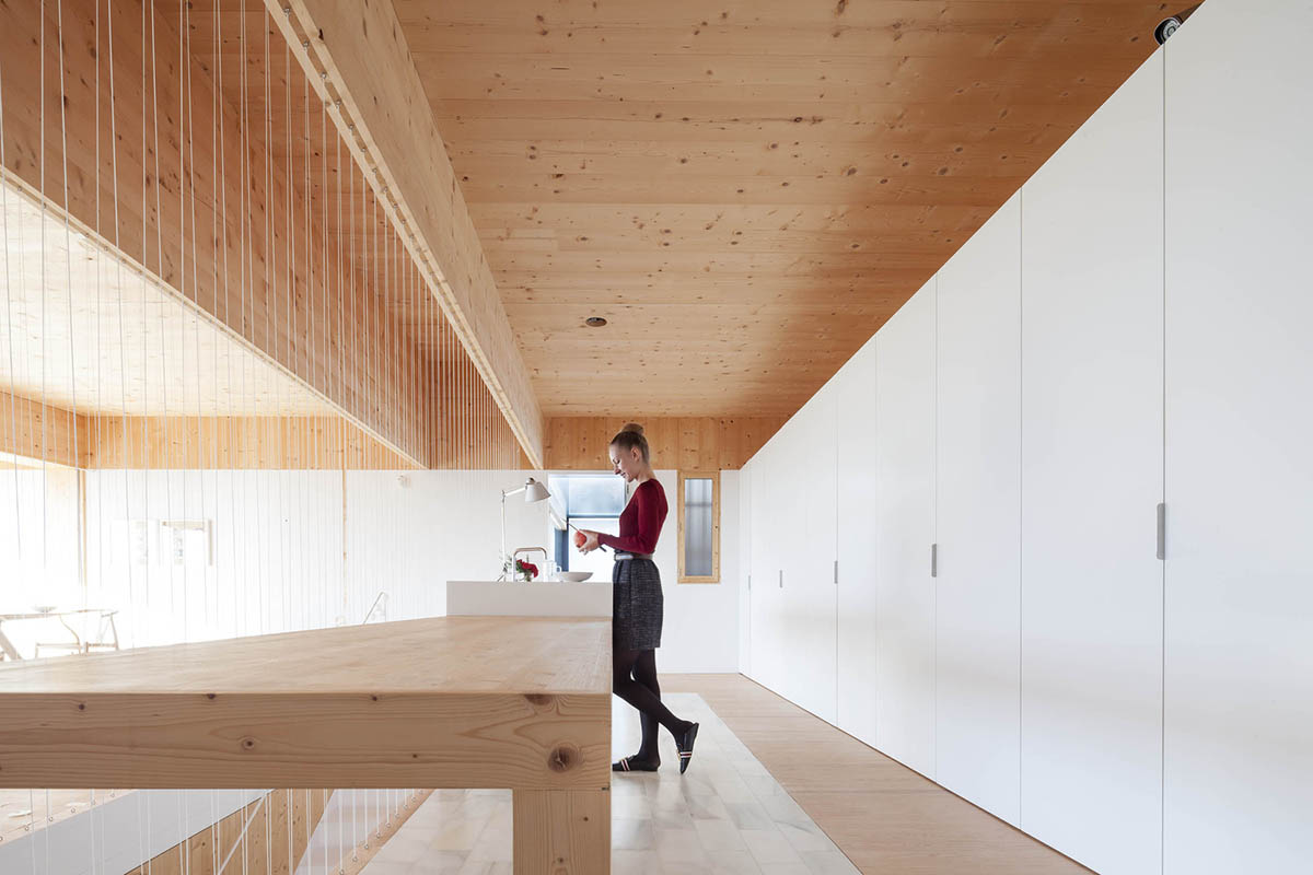 Mari&agrave; Castell&oacute; Architecture combines family program in three monolithic volumes on Formentera island