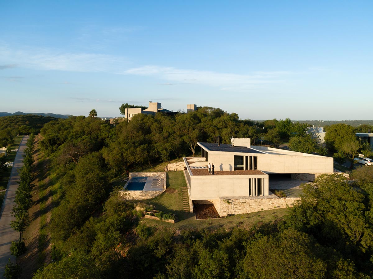 bp.arquitectura completes private residence on the mountain ranges of the Punilla Valley