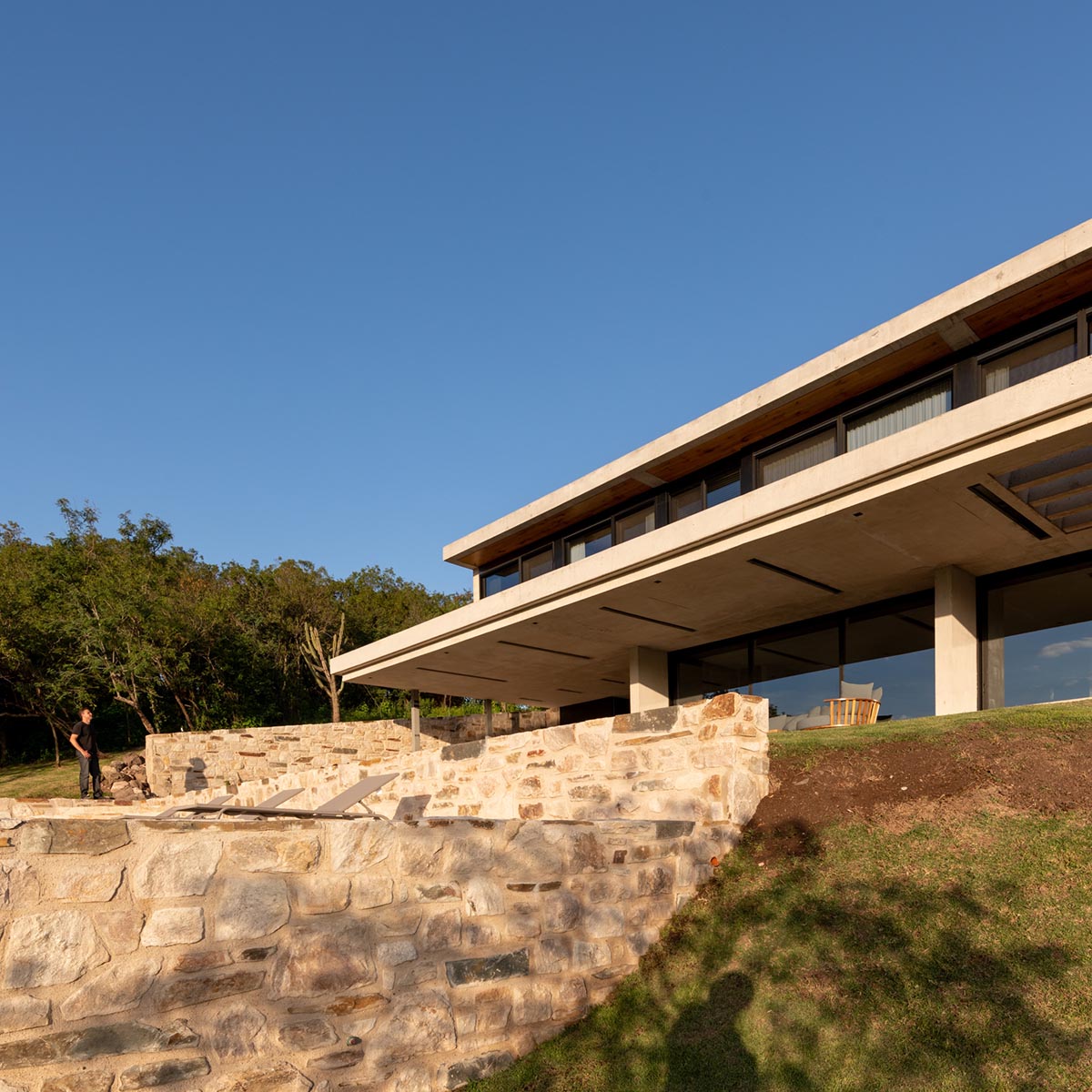 bp.arquitectura completes private residence on the mountain ranges of the Punilla Valley