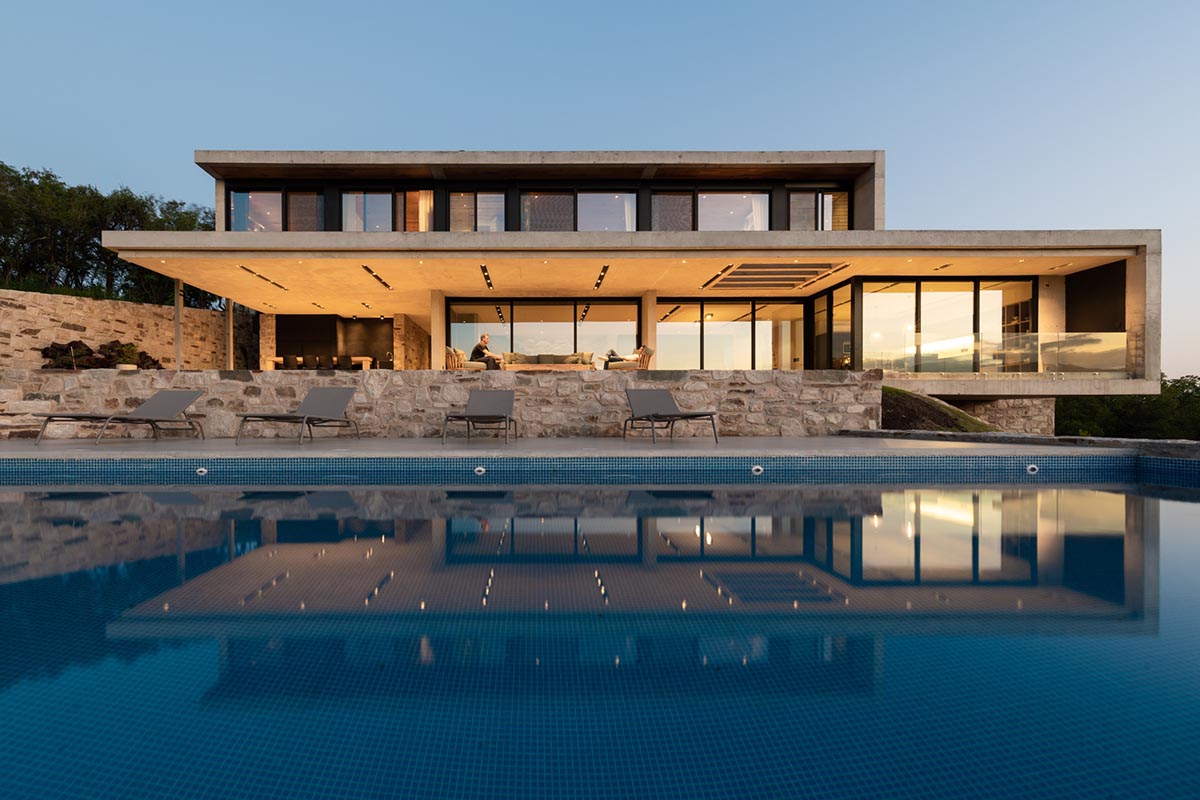 bp.arquitectura completes private residence on the mountain ranges of the Punilla Valley