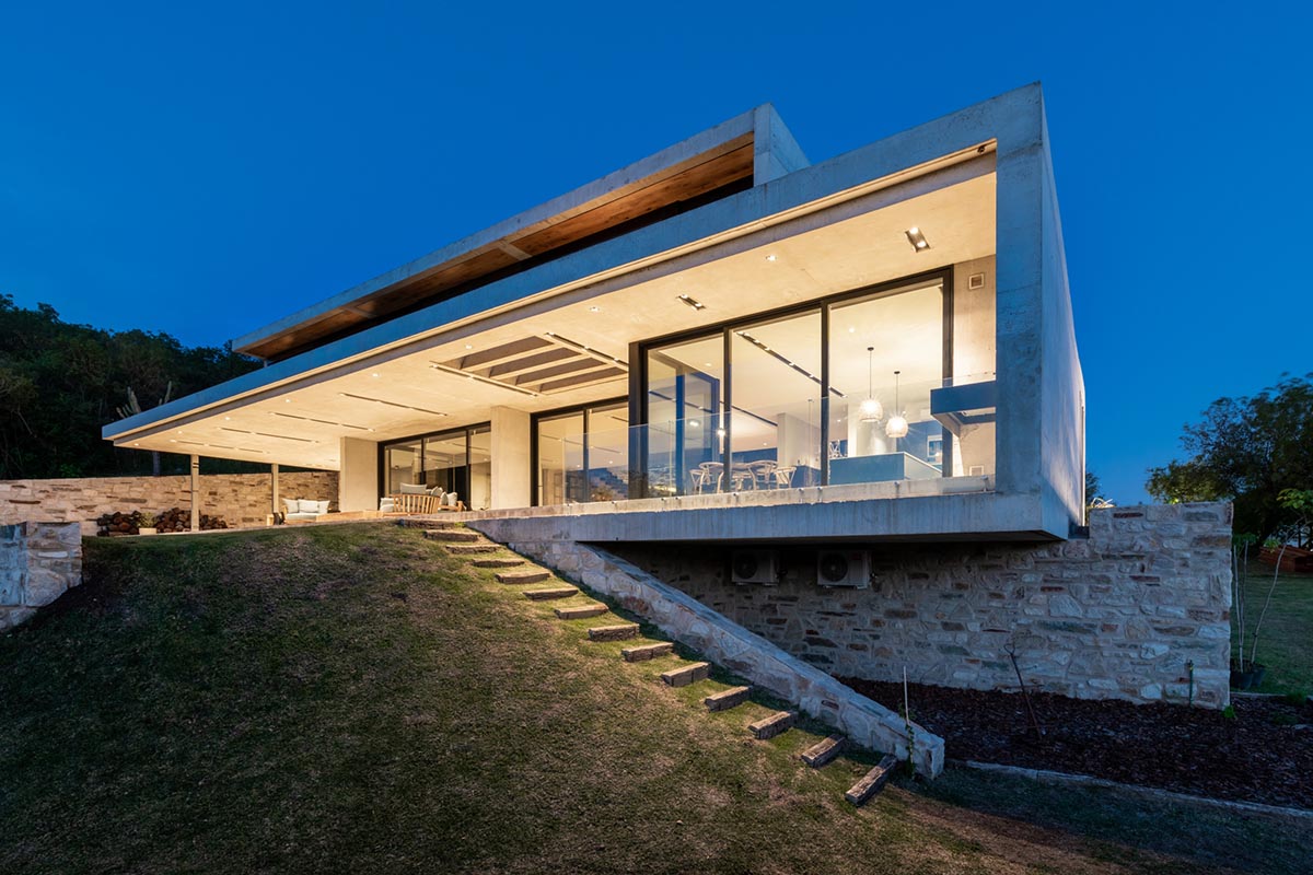 bp.arquitectura completes private residence on the mountain ranges of the Punilla Valley